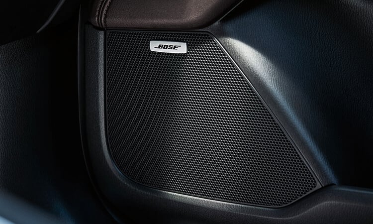 Gros plan du haut-parleur intégré avec le logo Bose 