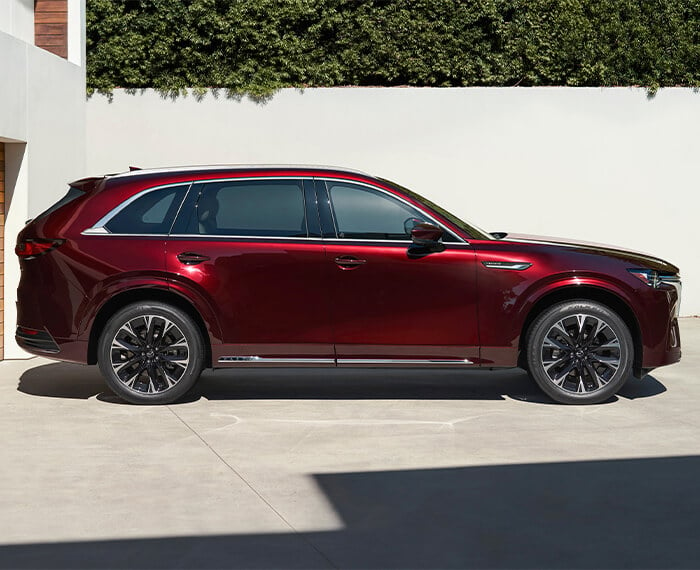 Front view of the CX-90 MHEV.