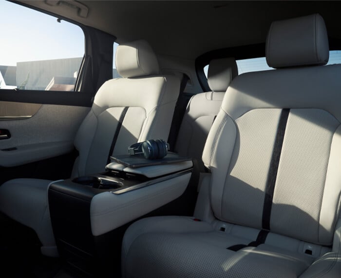 Partial view of second and third rows with centre console in White Nappa Leather.