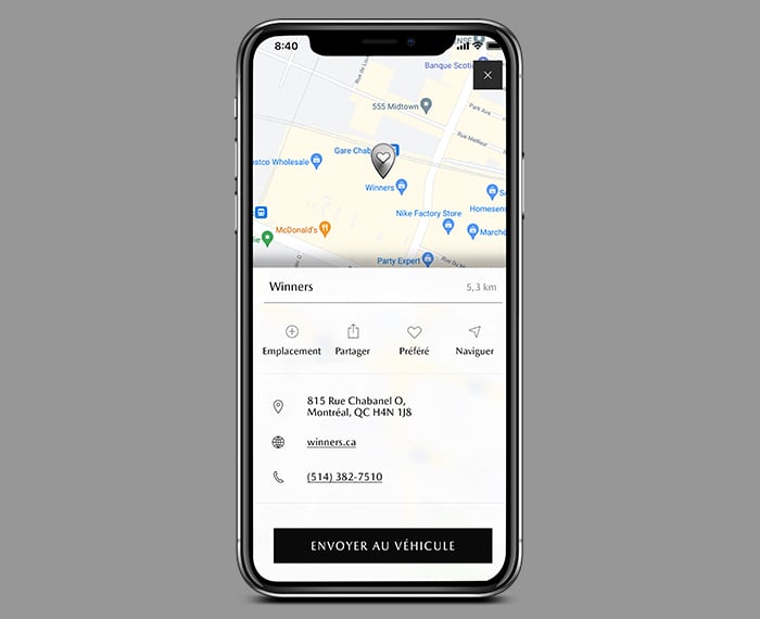 Téléphone intelligent avec l’écran de l’appli MyMazda montrant la carte de navigation et le bouton « Envoyer au véhicule ». 