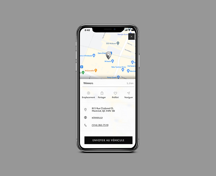 Téléphone intelligent avec l’écran de l’appli MyMazda montrant la carte de navigation et le bouton « Envoyer au véhicule ». 